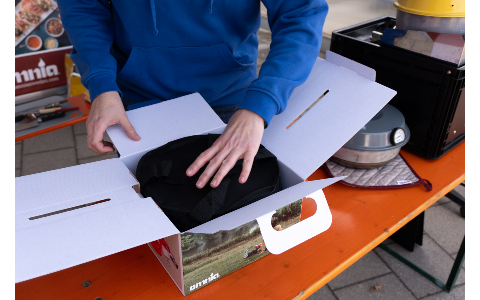 Campingstekeovn 3 l 5-delers sett med termometer - Omnia aluminiumsform i bruk