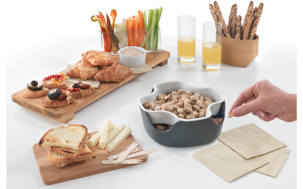 Montert 2-i-1 snackskål med avfallsbeholder grå Metaltex brukt til snacks