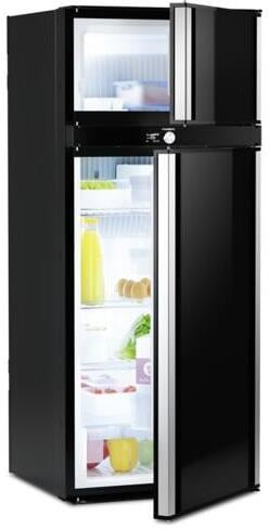 Detalj av dør og aluminiumshåndtak på Absorpsjonskjøleskap RMD 10.5 med smart styring