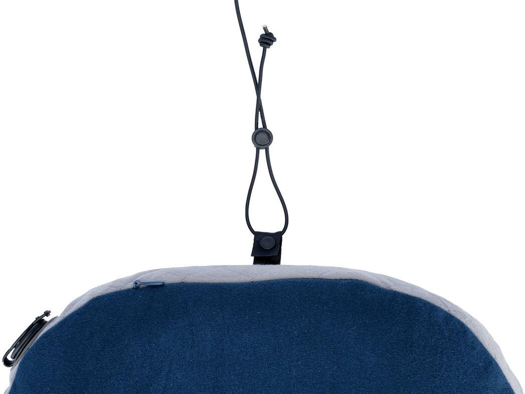 Air Core hengekøyepute oppblåsbar 30x41 cm Cocoon i bruk utendørs