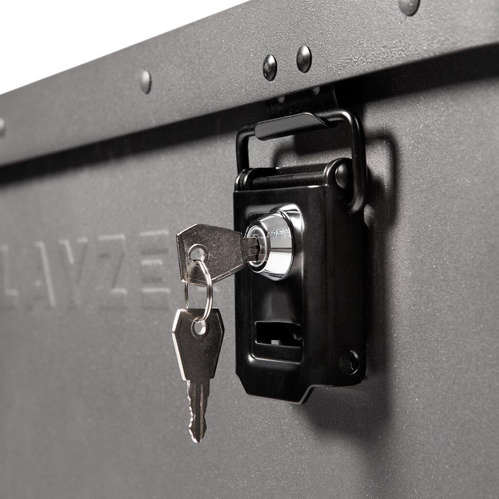 Detalj av lås på Aluminiumsboks 60x40x27cm låsbar vanntett fra Layzee