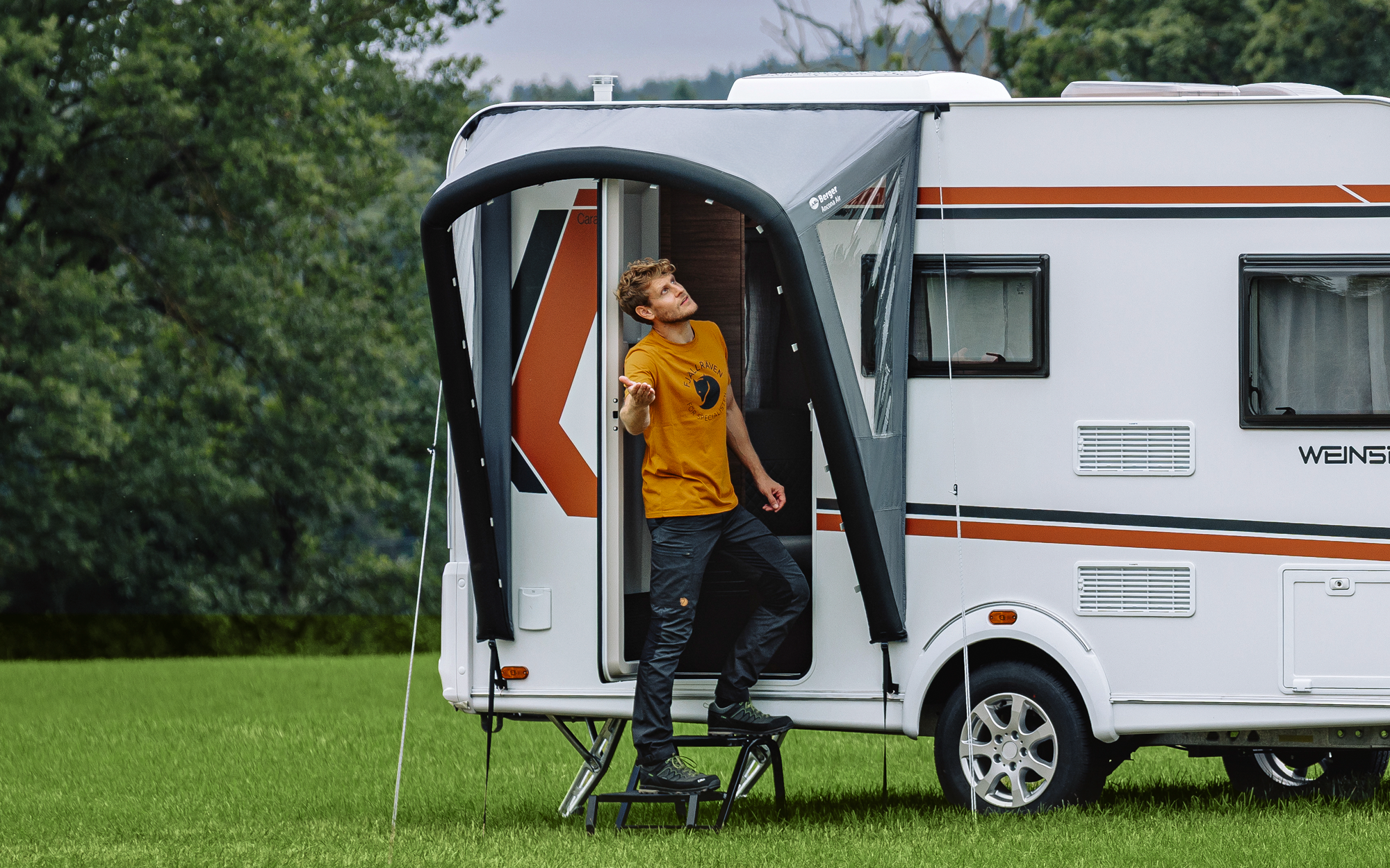 Ancona Air oppblåsbart soltak for campingvogn forfra