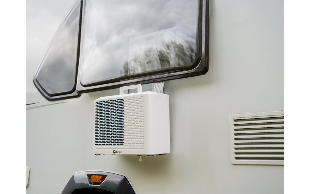 Nærbilde av luftutslipp på Arktar 3000 mobil klimaanlegg for campingvogn og bobil
