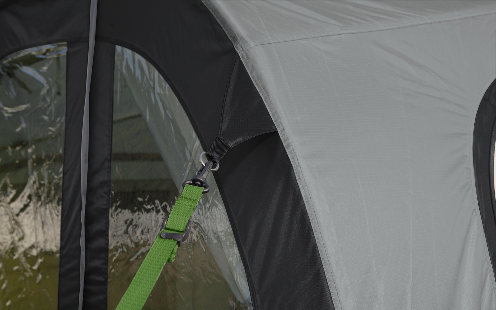 Arona Alu reisefortelt for campingvogn bakside med vinduer