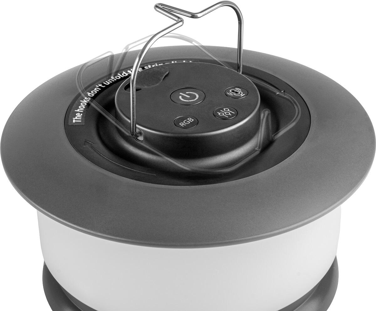 Nærbilde av batteri og LED-lys på Astra LED-lyslenke 10m med campinglampe 2-i-1 - Brunner