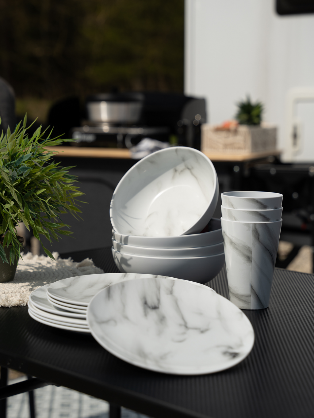 Atina RPET servicesett marmordesign forfra