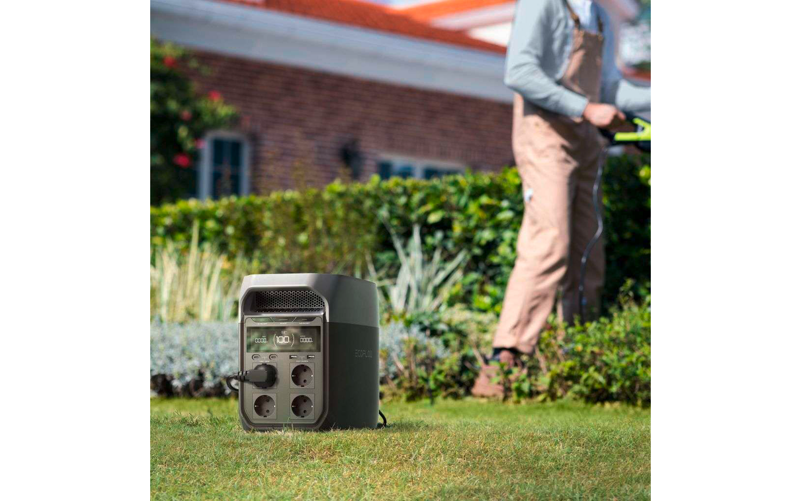 Bærbar kraftstasjon Delta 3 1024 Wh 1800 W i bruk utendørs