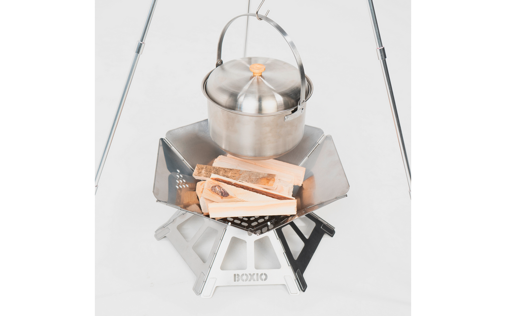Bålpanne med grill, trefot og Eurobox 3,8 kg - Boxio Fire Bundle bakside