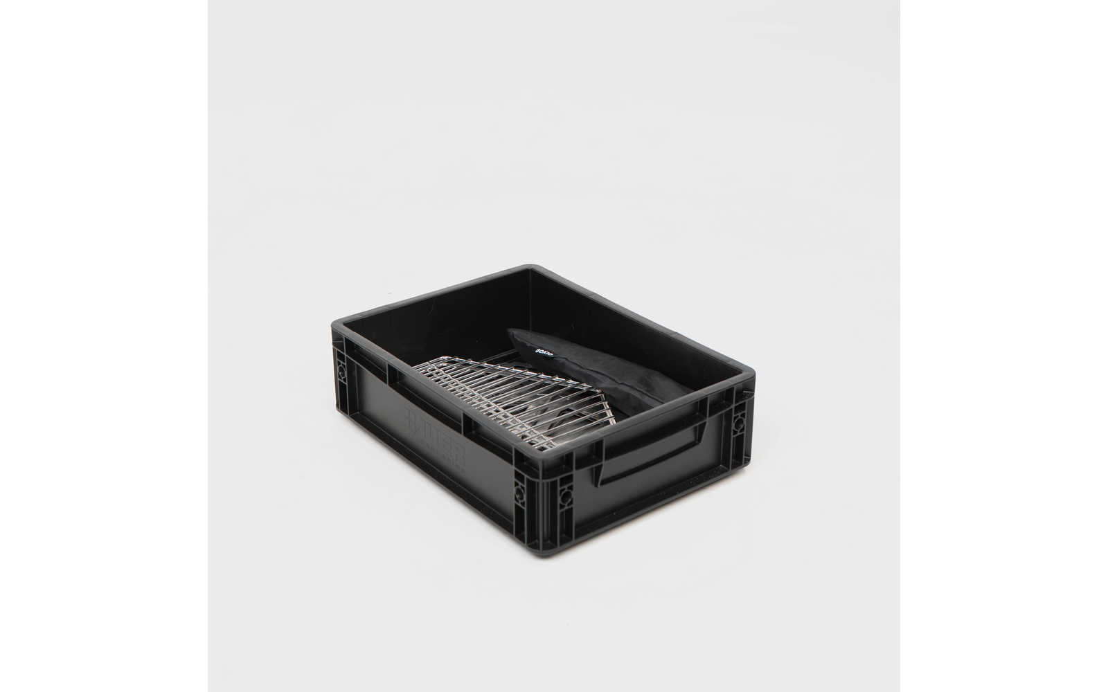 Bålpanne med grill, trefot og Eurobox 3,8 kg - Boxio Fire Bundle montert med trefot