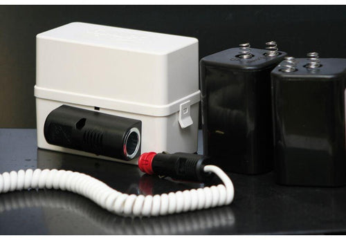 Batterikasse med 12V-uttak 14,5x11x11cm for mobildusj - Comet detalj