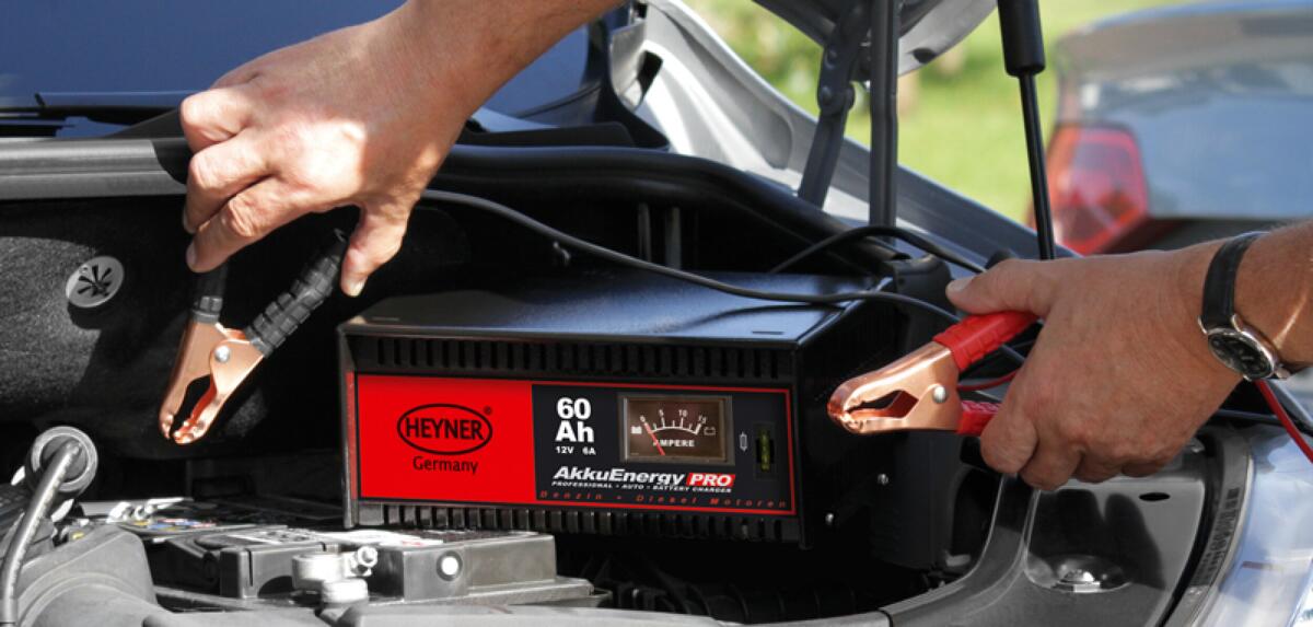 Batterilader AkkuEnergy PRO 6A 12V detalj av polklemmer