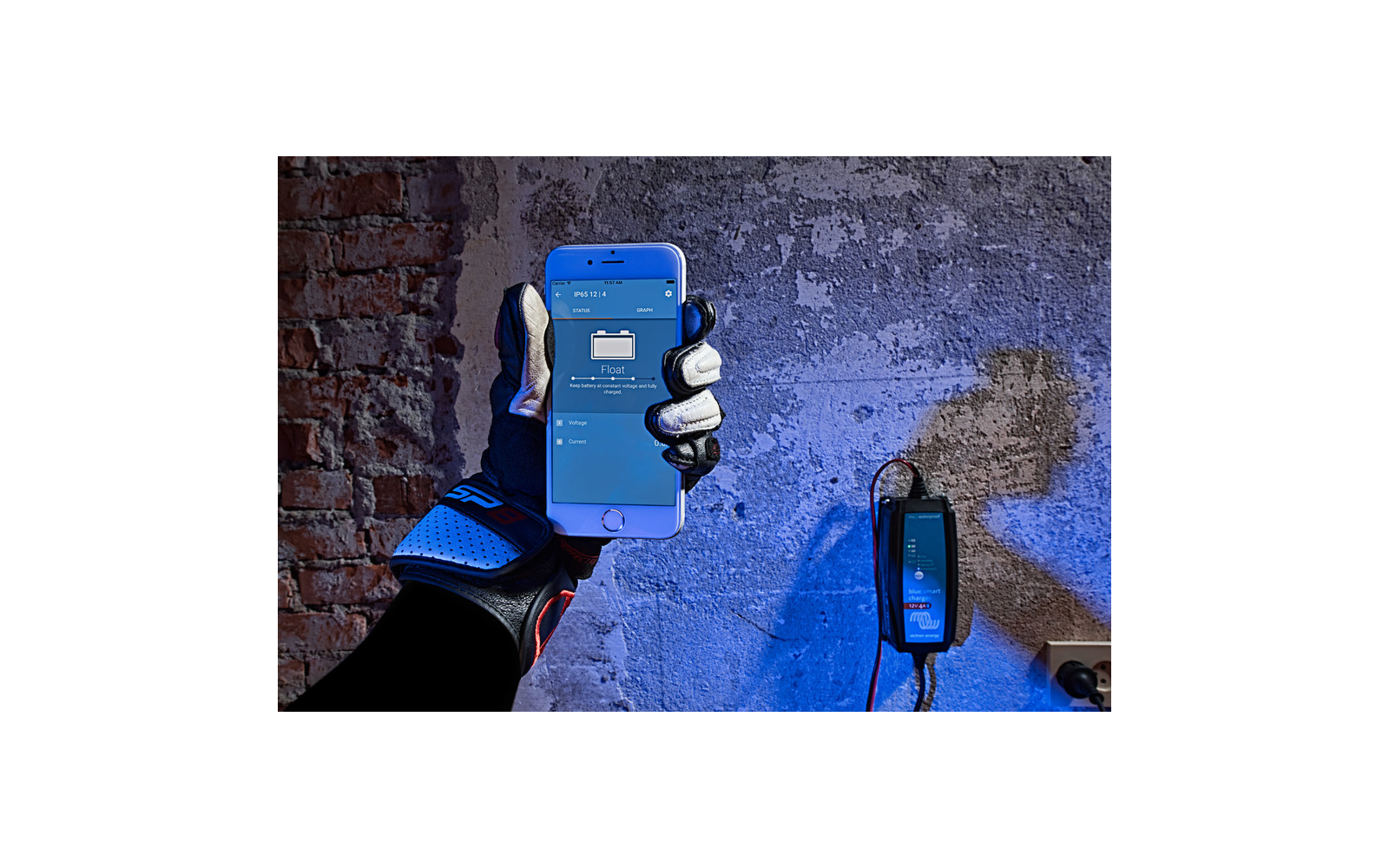 Detaljbilde av Batterilader Blue Smart IP65 12 V 15 A med Bluetooth