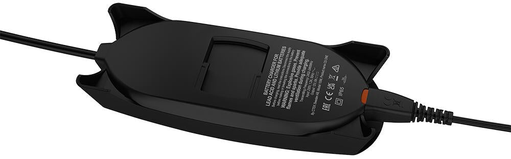 Montert Batterilader CS One 12V 8A med Bluetooth og app-styring i bil