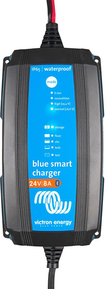 Nærbilde av tilkoblinger på Batterilader Victron Blue Smart IP65 med Bluetooth 230V