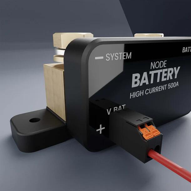 Nærbilde av tilkoblinger på Batteriovervåking shunt 500A trådløs NODE-Battery - Revotion