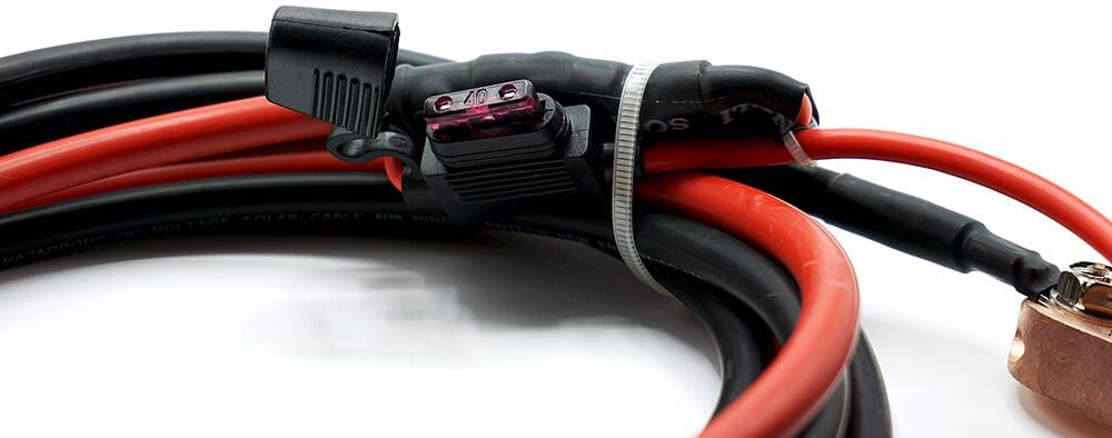 Batteritilkoblingskabel 10mm² med 40A sikring for laderegulator bakside