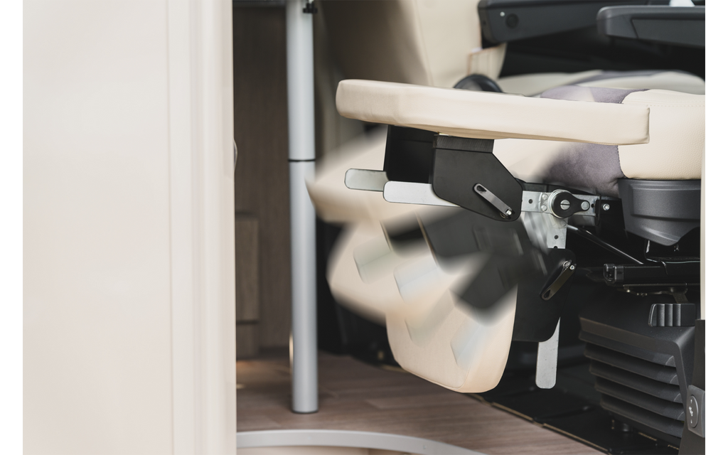 Detalj av beinstøtte for bobilsete Ford Transit fra 2015, beige
