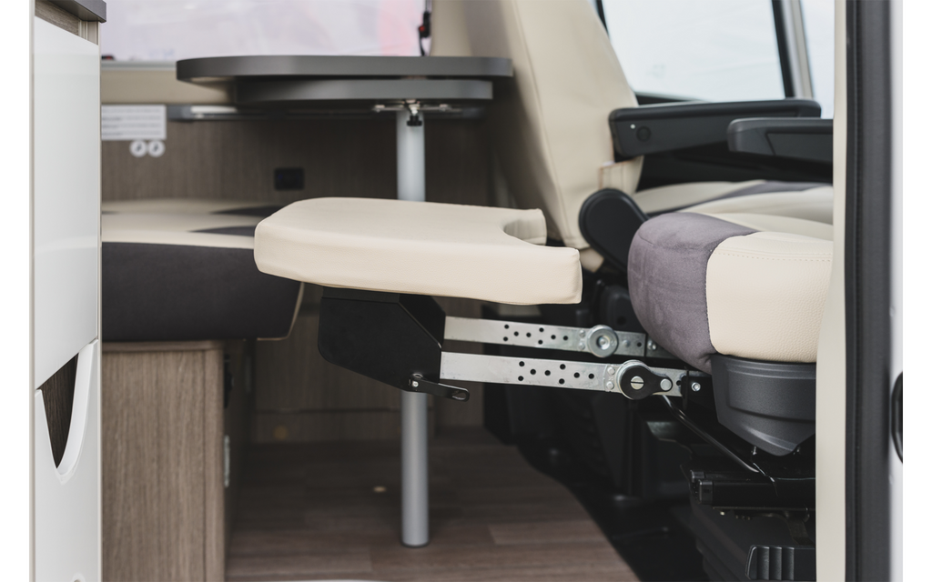 Sideprofil av Beinstøtte for bobilsete Ford Transit fra 2015, beige