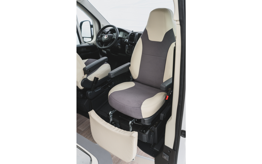 Beinstøtte for bobilsete Ford Transit fra 2015, beige detalj av stoffmateriale