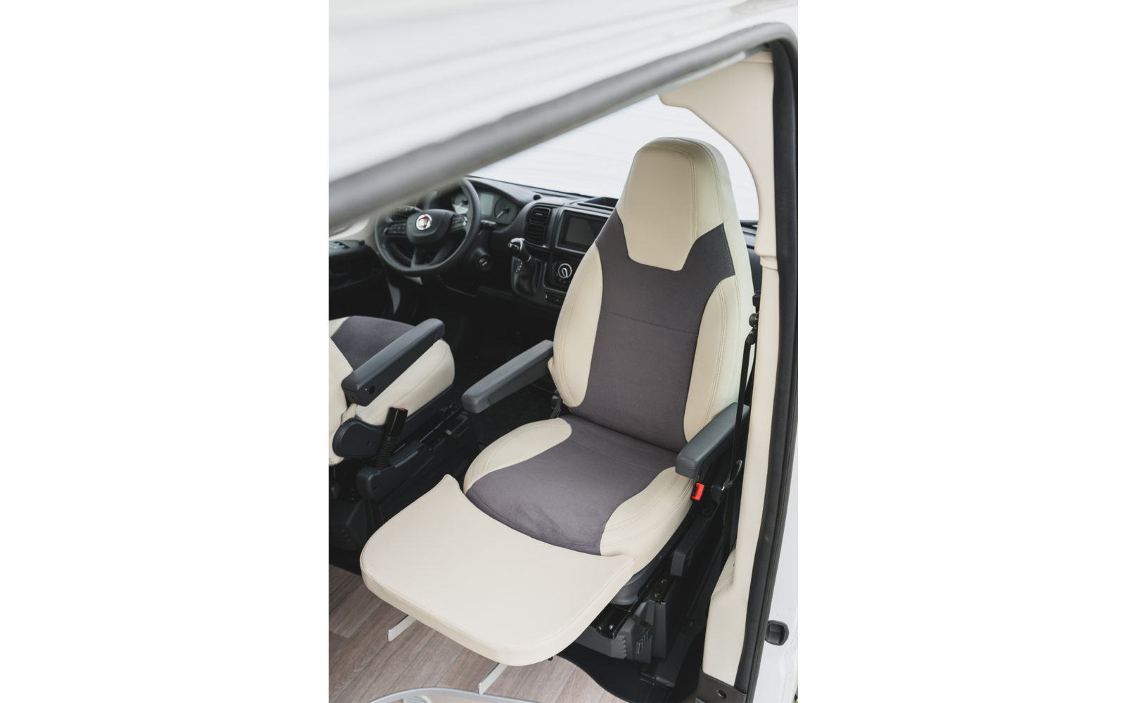 Beinstøtte for bobilsete Ford Transit fra 2015, beige oversikt