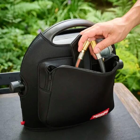 Beskyttelsestrekk med oppbevaringslomme for grill i neopren - NomadiQ forfra