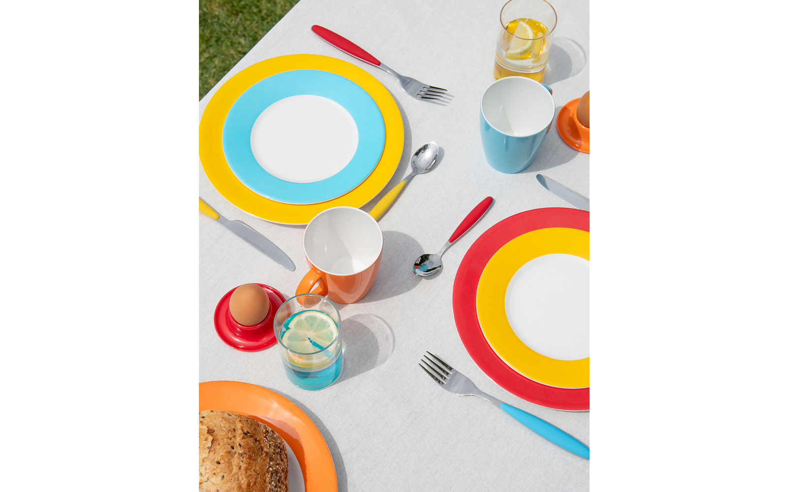 Bestikksett Rainbow 16 deler rustfritt stål soft-touch nærbilde av soft-touch håndtak