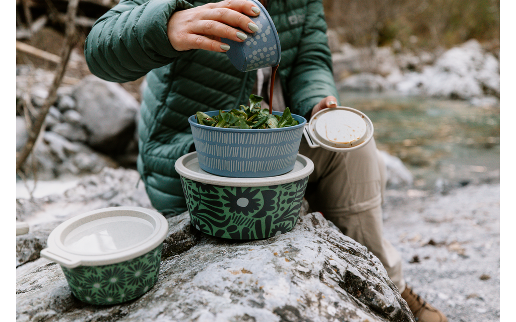 Blomster boks med lokk 250 ml stabelbar og lufttett i bruk med snacks