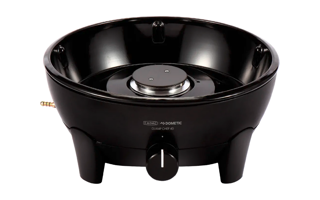 Montert Bordgassgrill Glamp Chef 40 BBQ med pizzastein på camping
