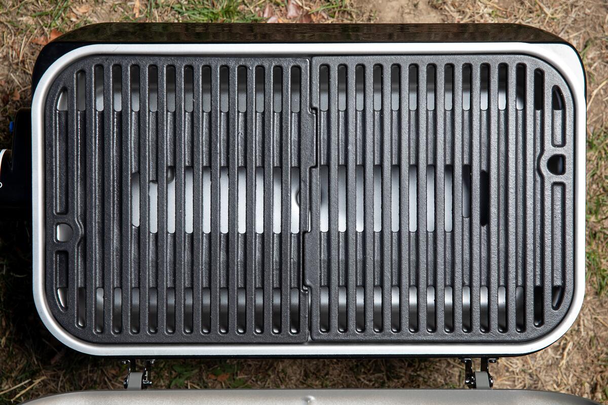 Montert Bordgrill Attitude 1200 2go R 2,4 kW i campingmiljø