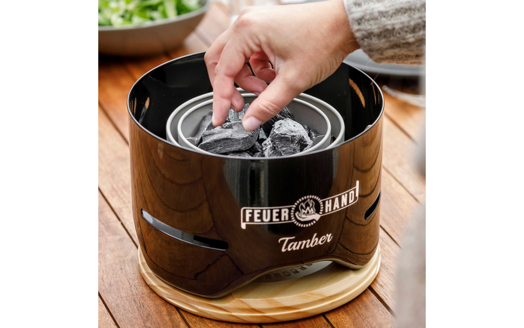 Montert Bordgrillkull 1 kg etterfyllingspakke for Tamber bordgrill i bruk