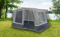 Busfortelt Tramp 2.0 frittstående 340x320 cm stålstang montert på campingplass