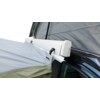 Bussfortelt Lakecrest med aluminiumsstang i bruk i solskinn