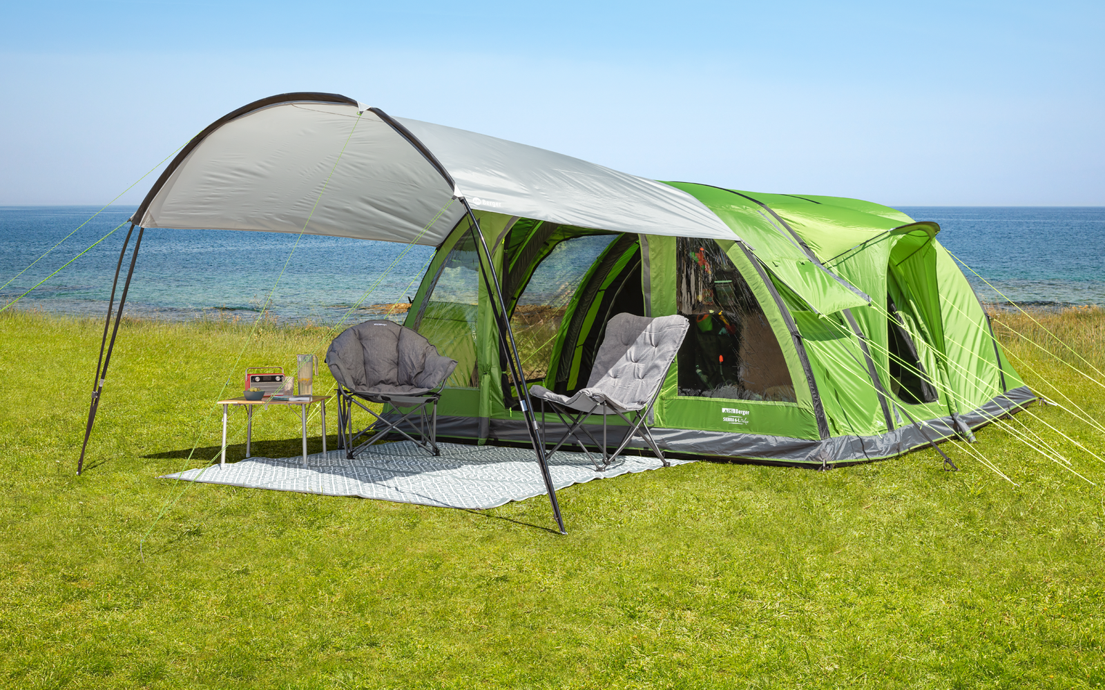 Calabria universelt solseil 280x300 cm montert på campingvogn