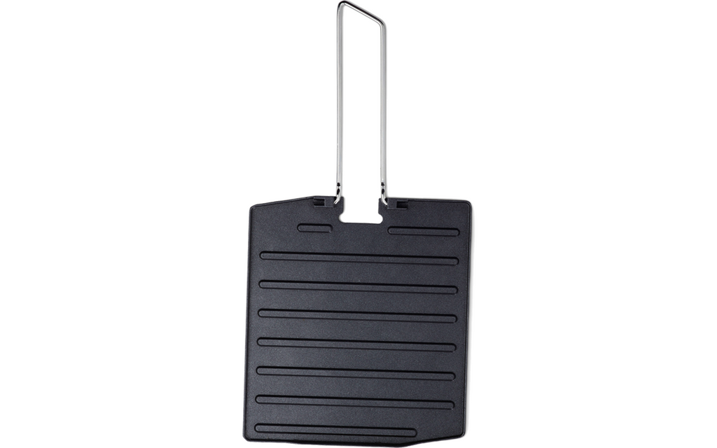 CampFire grillplate aluminium med antihaftbelegg og sammenleggbart håndtak montert