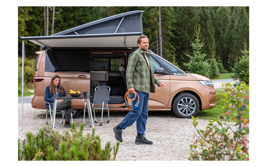 Nærbilde av Camping-adapterkabel CEE til schuko 230V 16A 1,5m oransje Brennenstuhl kontakt