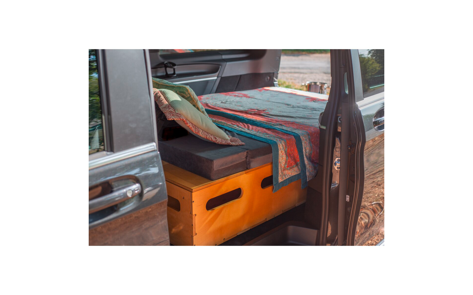 Campingboks 115 med bord for van/buss Moonbox nærbilde av madrass