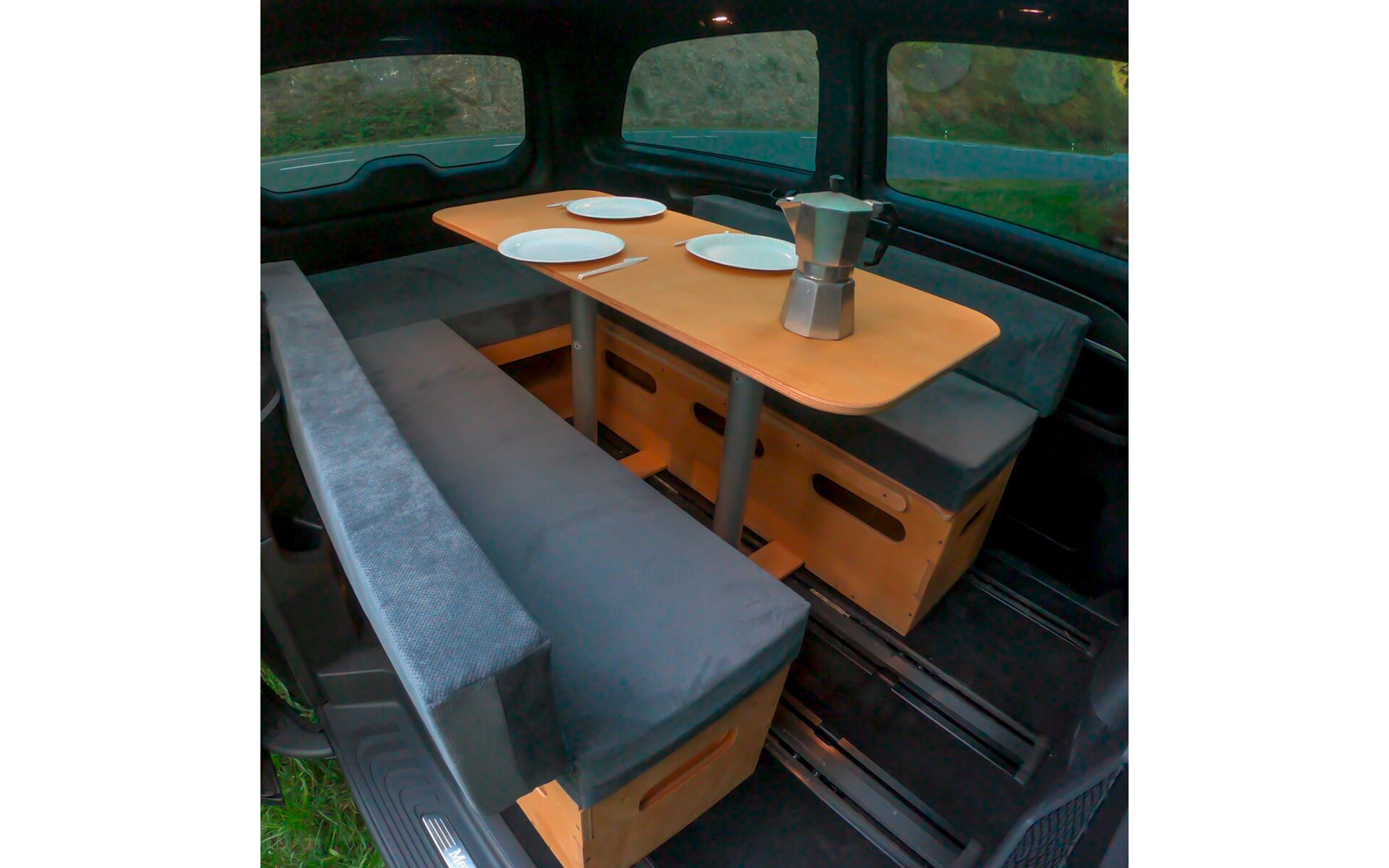 Campingboks 115 med bord for van/buss Moonbox oppbevaringsrom