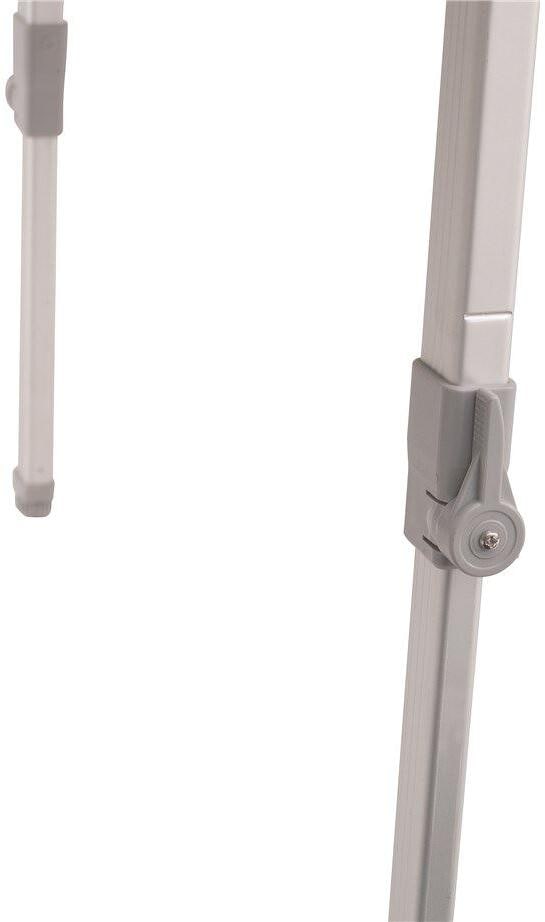 Campingbord Custer rundt sammenleggbart bambus 90x90cm - Outwell montert på campingplass