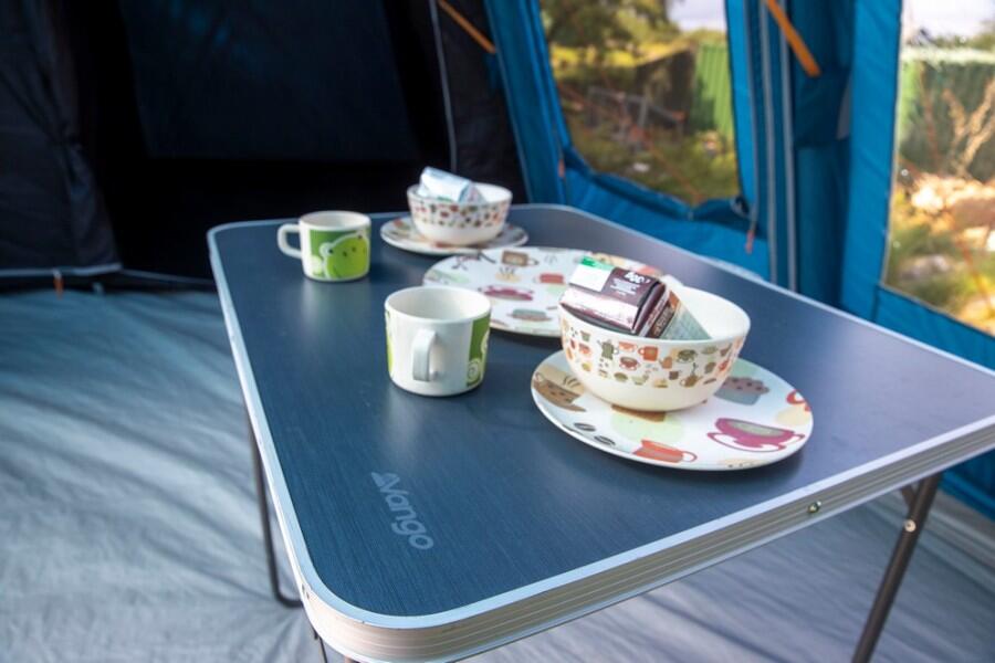 Campingbord Rowan 80 stålramme 80x60 cm detalj av bordplate