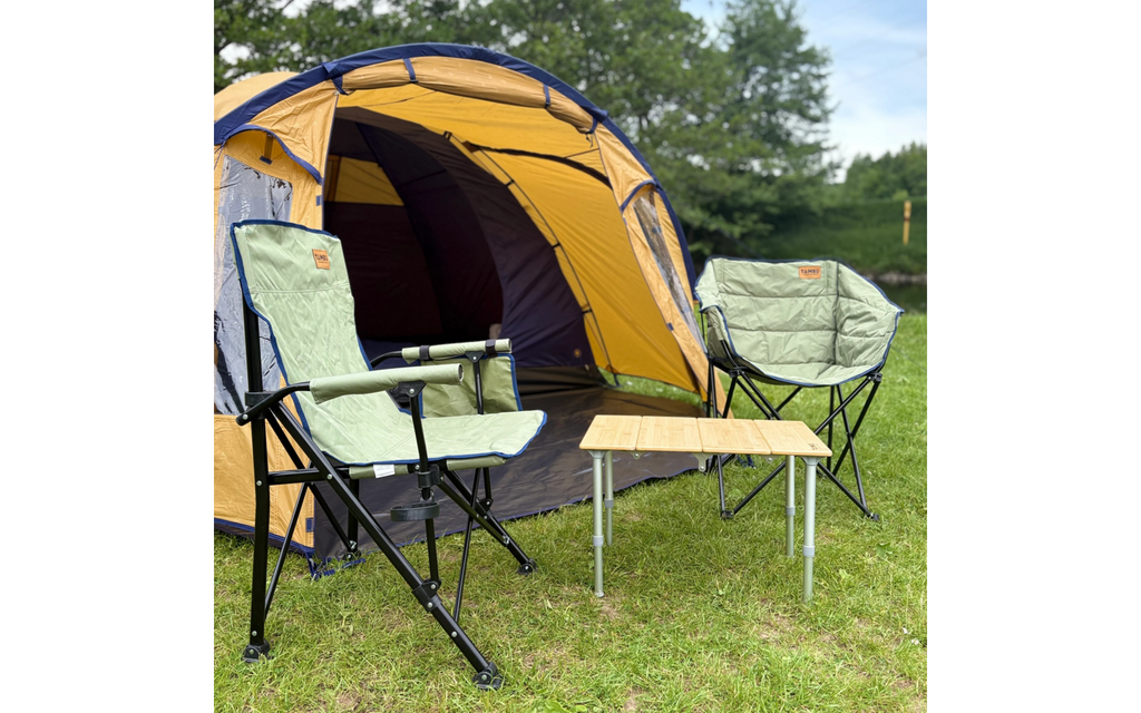 Campingbord Tebo 60 x 40 cm høydejusterbar bambus i bruk utendørs