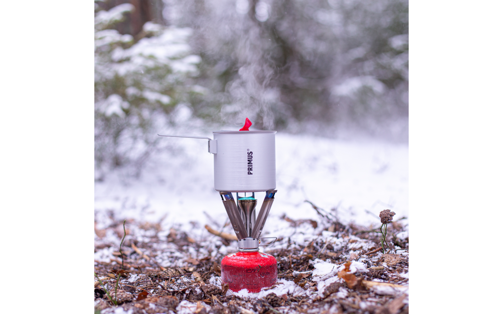 Campinggryte Essential Trek 0,6 l aluminium nærbilde av silikonhåndtak