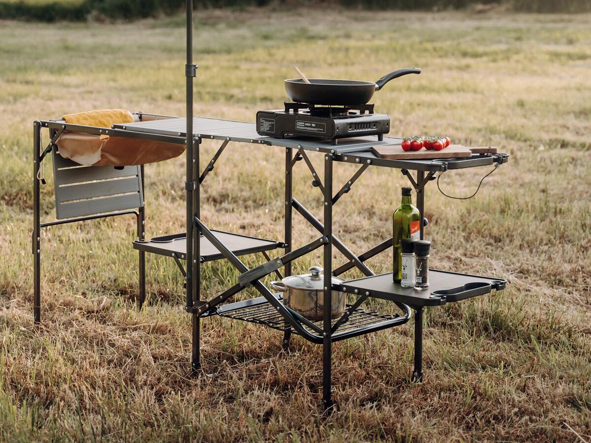 Campingkjøkken med oppvaskkum 143x88 cm aluminium 10,3 kg - CAMPWERK oversikt over oppbevaringsplass
