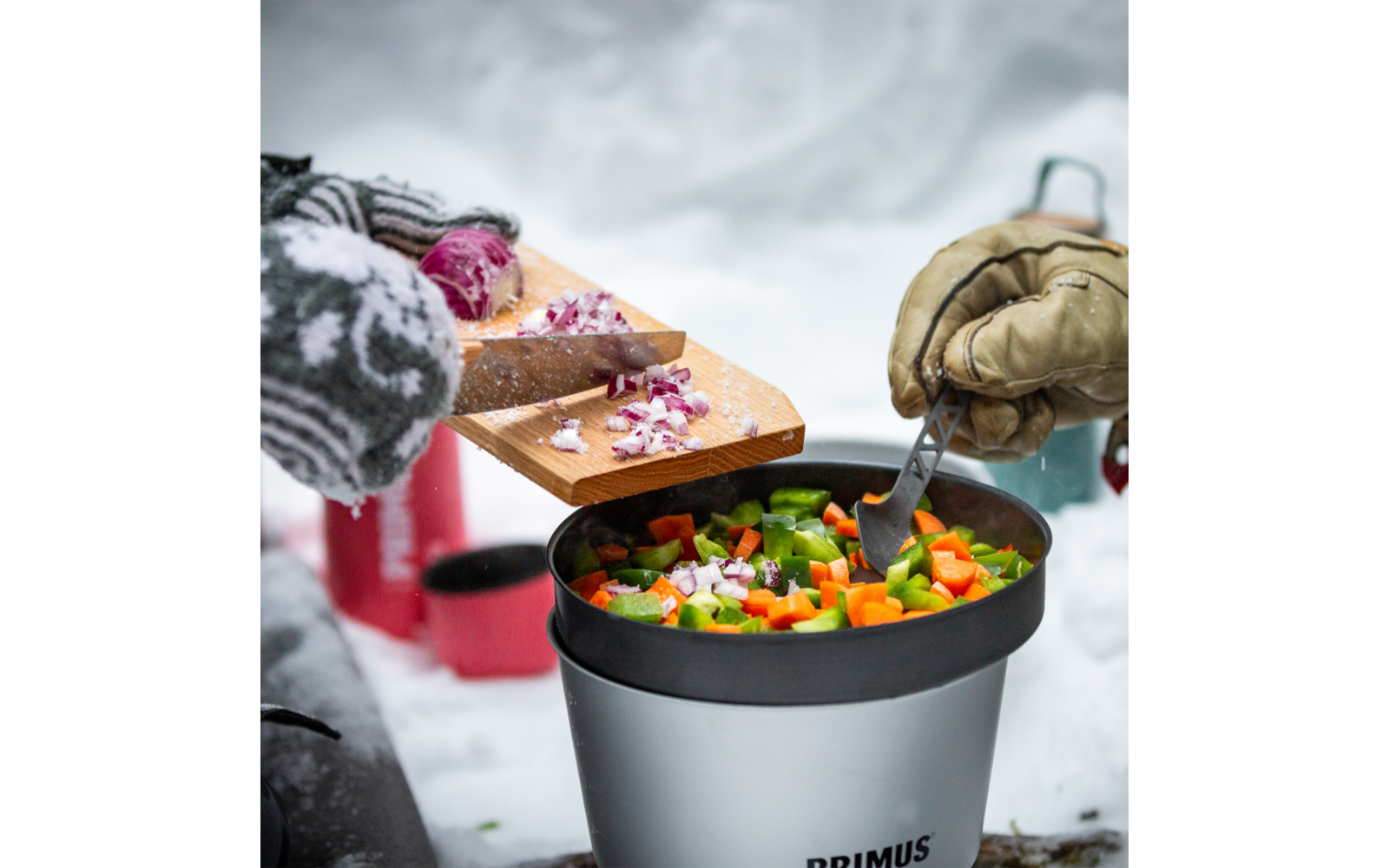 Campingkjøkkensett Essential 4-delt aluminium 1,3 l - Primus montert på tur