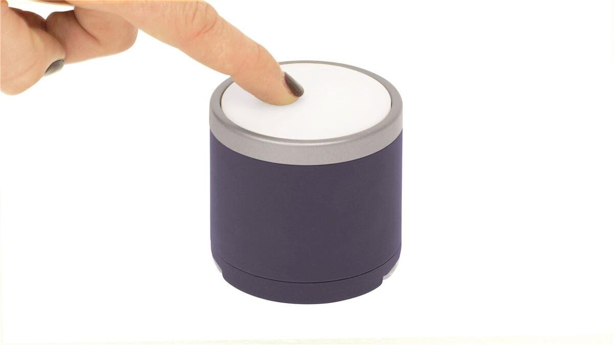 Detaljbilde av Campinglykt Jewel med magnet 143 lumen blå