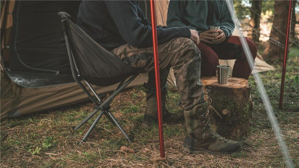 Nærbilde av stålramme på Campingstol Searcher svart