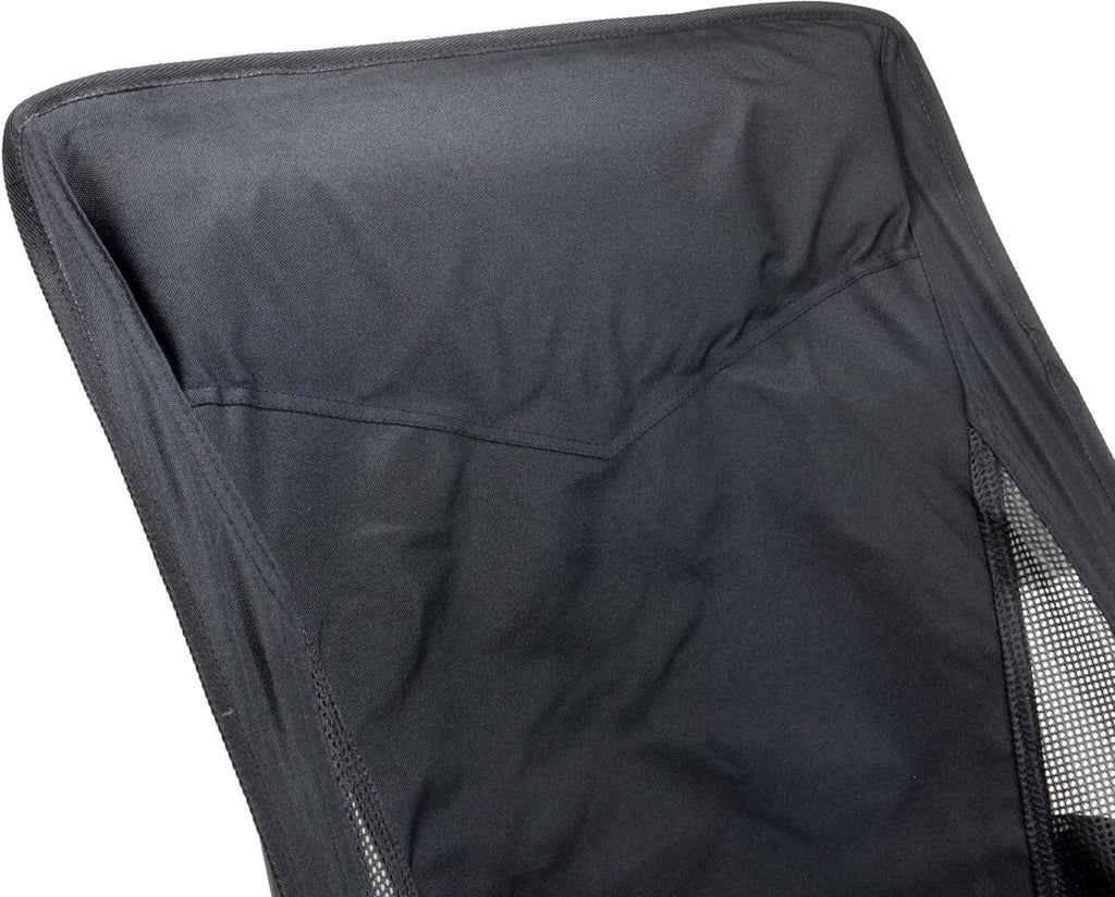 Campingstol Ultralight Relax høy rygg 1,7 kg svart - BasicNature montert i campingmiljø