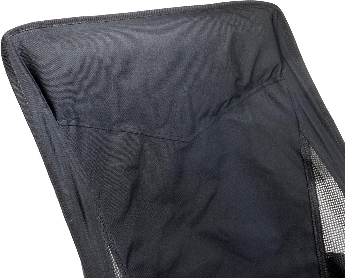 Campingstol Ultralight Relax høy rygg 1,7 kg svart - BasicNature montert i campingmiljø