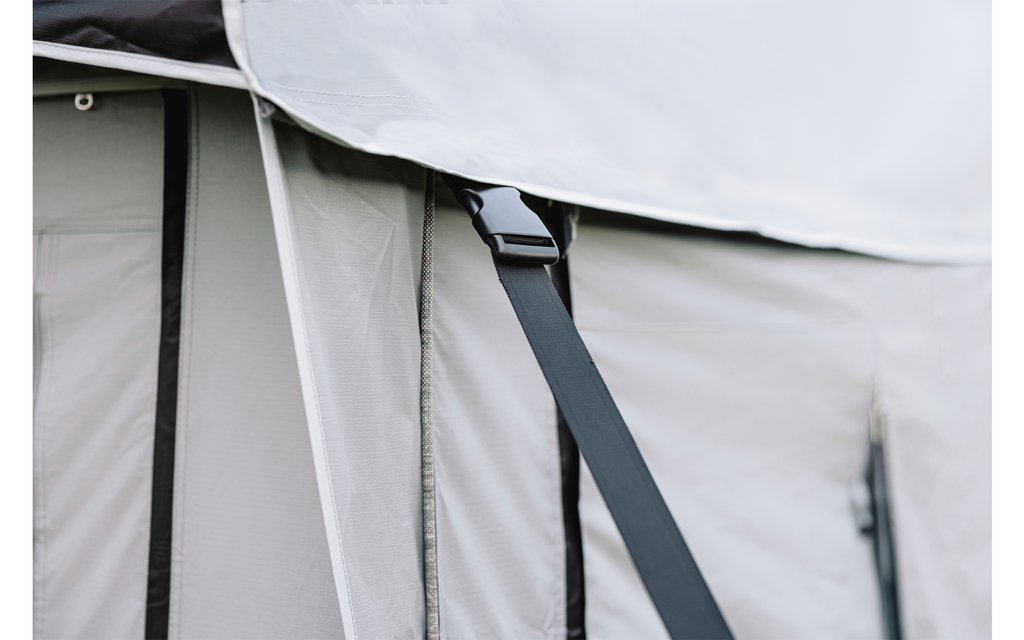 Campione Pro helårsfortelt for campingvogn 485x240 cm montert i campingvogn