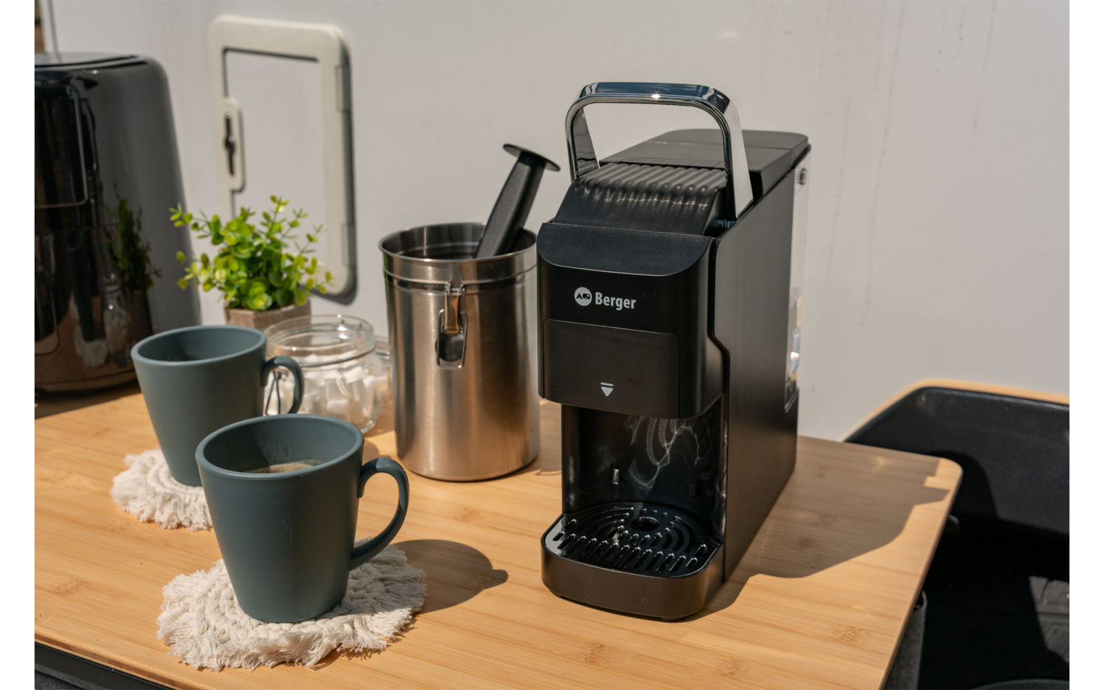 Camp&Brew 3-i-1 kaffemaskin med kapsel eller malt kaffe vannbeholder