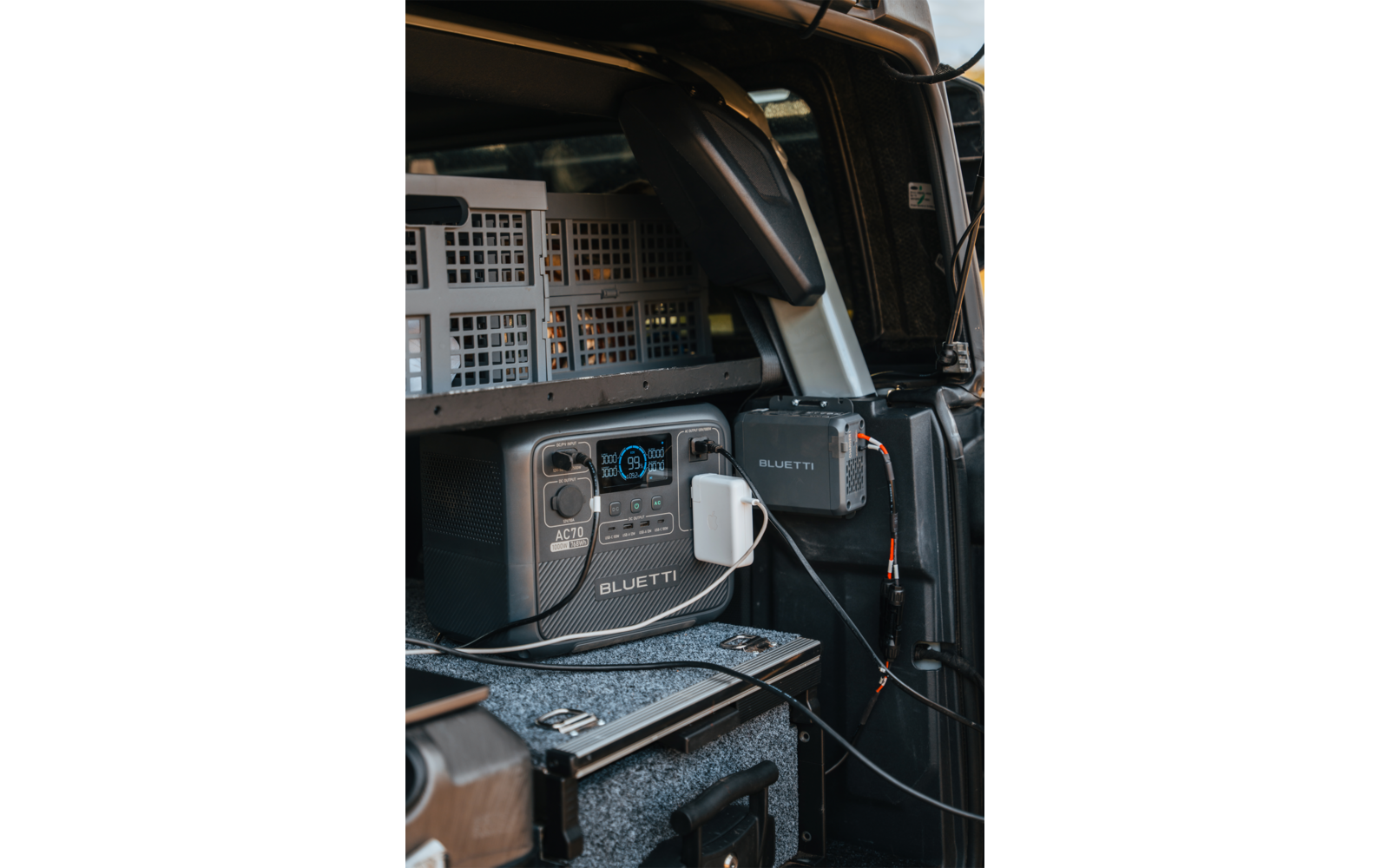 Charger 1 billader 560W for powerstation under kjøring - Bluetti